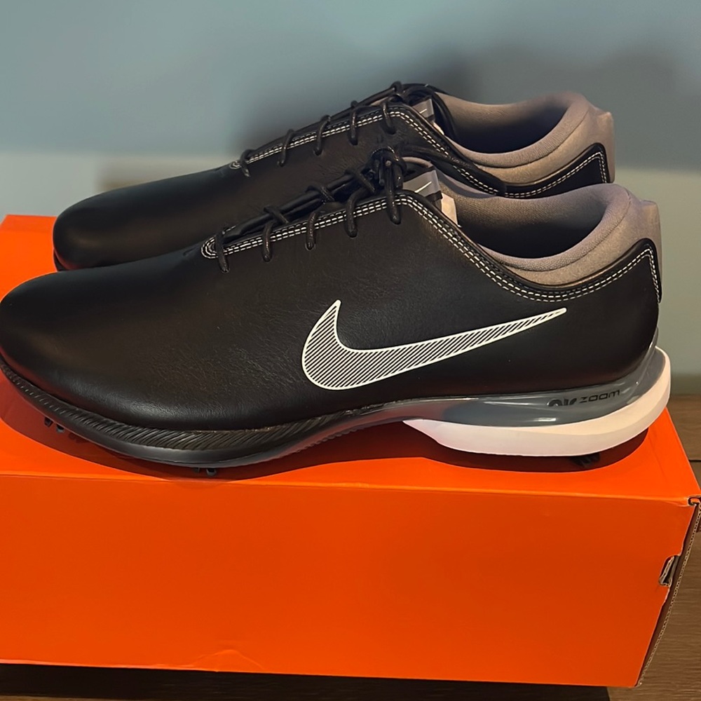 Brand new Men’s Nike Air Zoom Victory Tour 2, black and white size 11.5